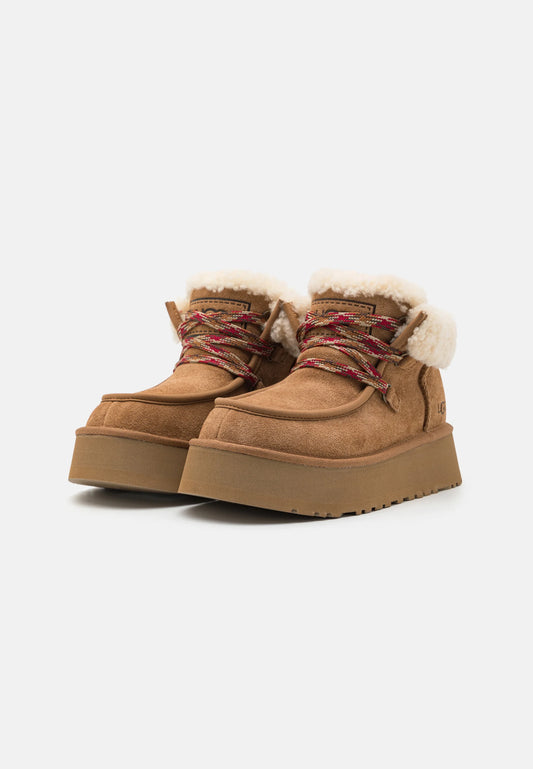 UGG Captrail Low Beige